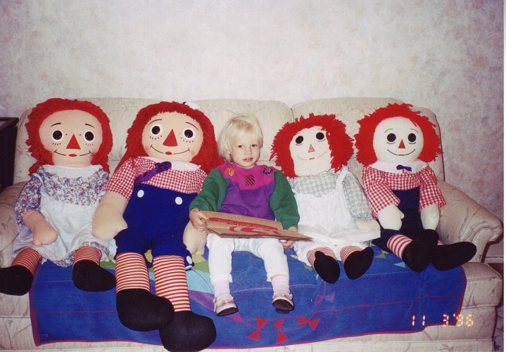 1996_11_03_Steph.jpg - Stephanie with the BIG Raggedy Ann and Andy dolls - November 3, 1996