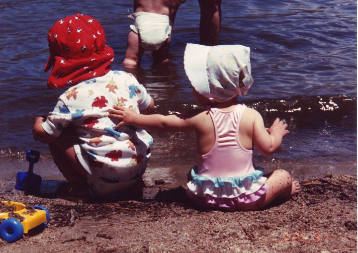 1991_05_25_T&H.jpg - Heather & Travis at Pinecrest Lake - May 1991