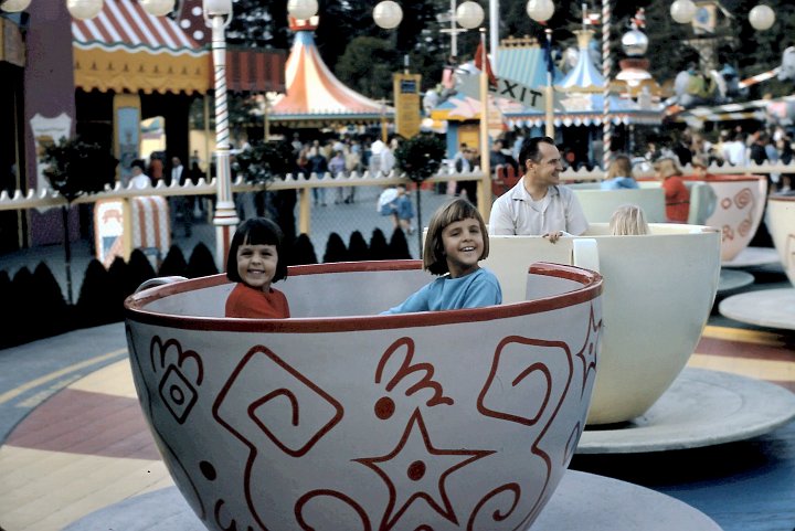 1966_12b.jpg - Disneyland 1966